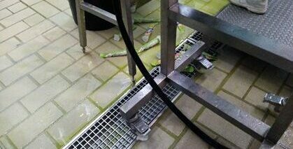 équipements posés sur caillebotis